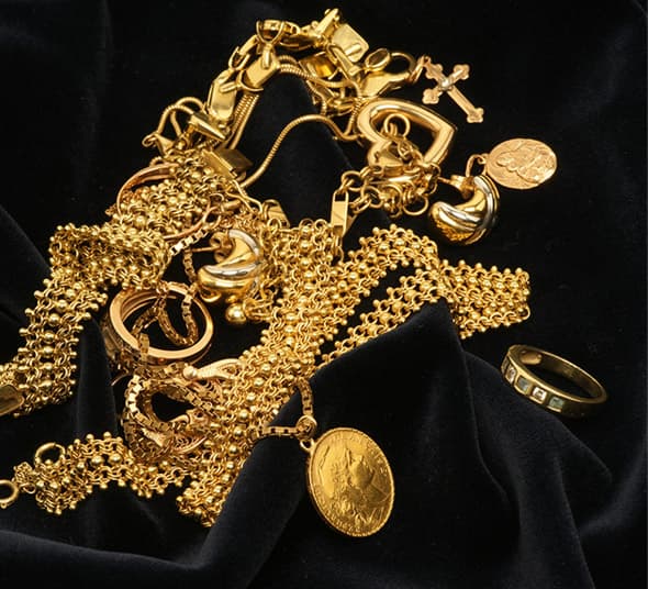 Estimation de bijoux en or en Île-de-France dans une boutique à Paris