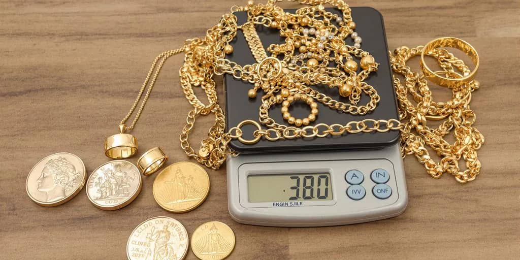 Bijoux en or pesés pour estimation Bijoux en or pesés pour déterminer leur valeur au gramme