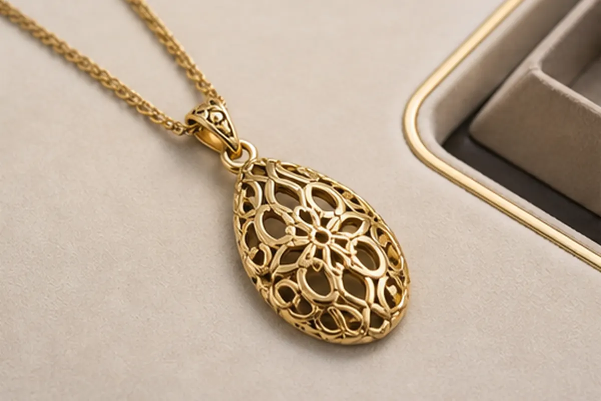 Pendentif signé Pendentif en or de style signé avant estimation