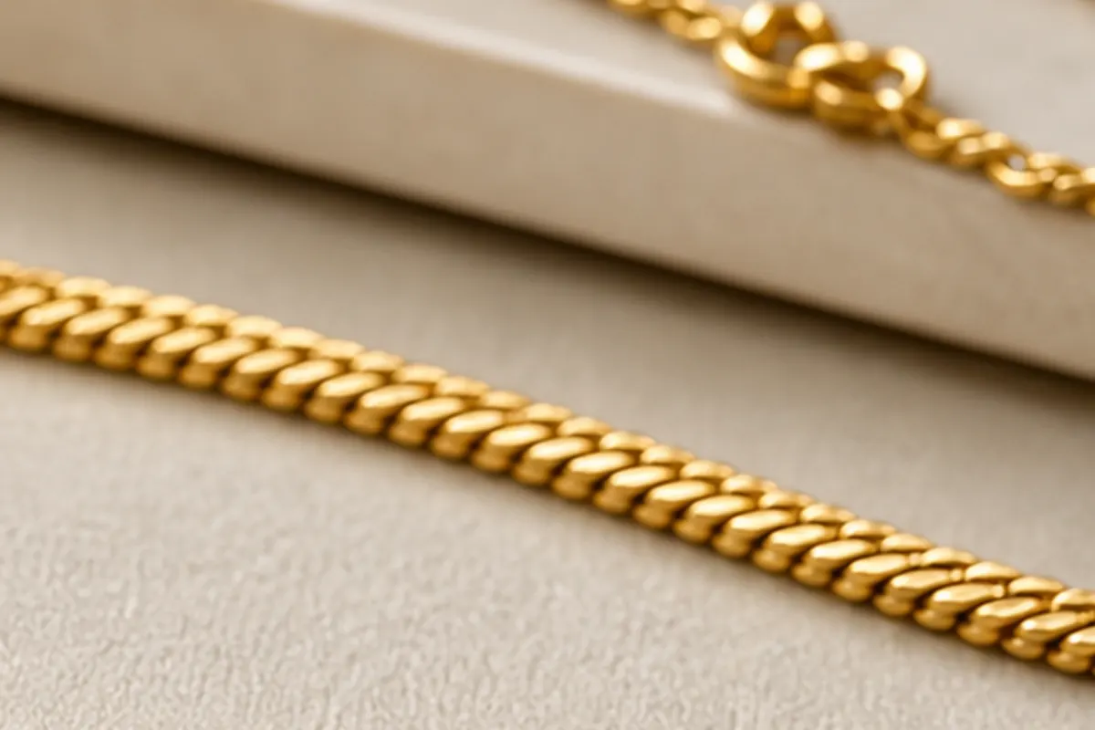 Collier cassé Collier en or cassé présenté pour estimation à Paris