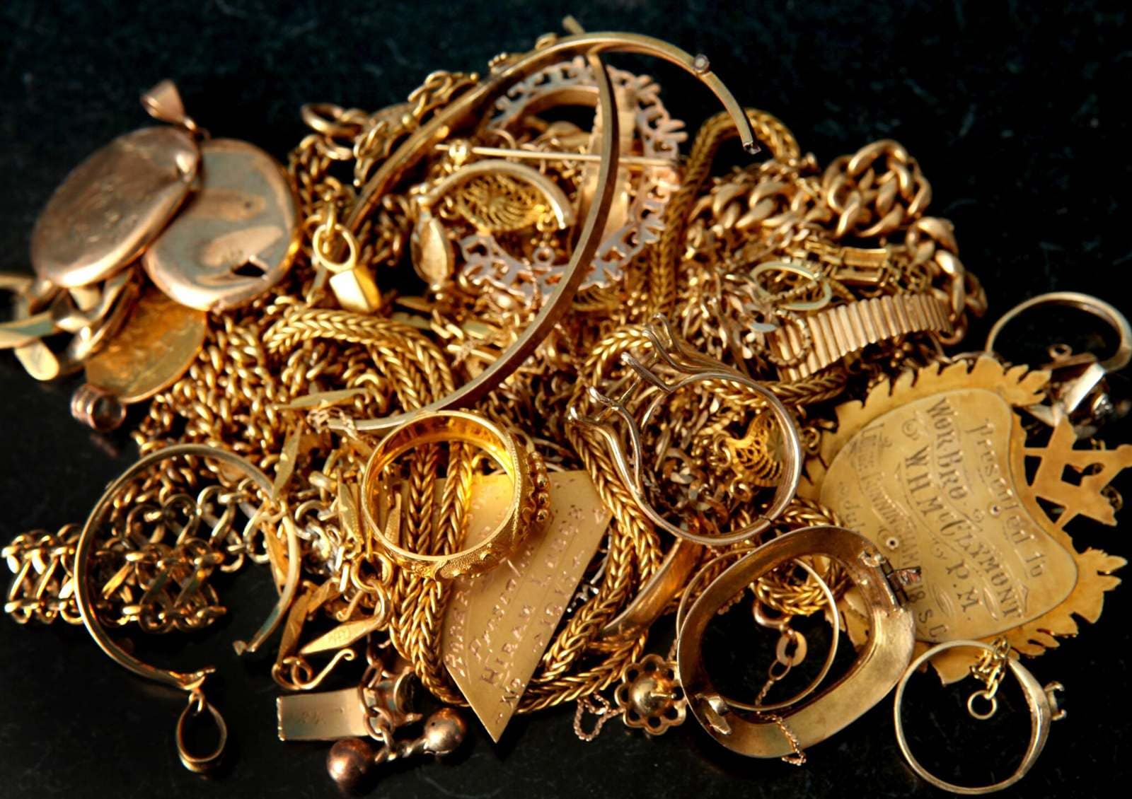 Préparer le dossier d'estimation Bijoux en or et préparation d'estimation en boutique